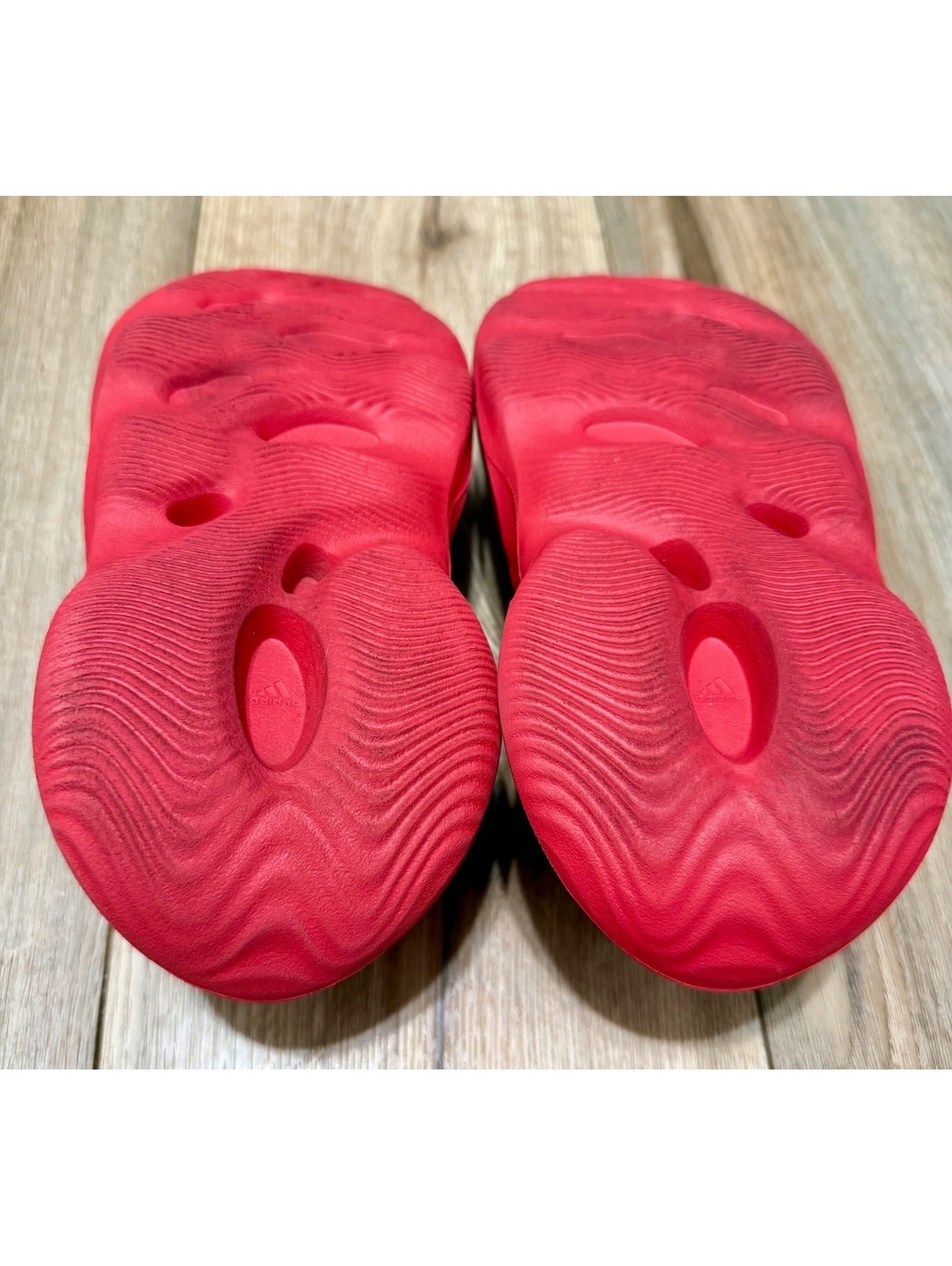 Yeezy Adidas Foam Runner Vermilion Red Slip On Sneakers GW3355 Kids Size 4 EUC - Picture 6 of 9